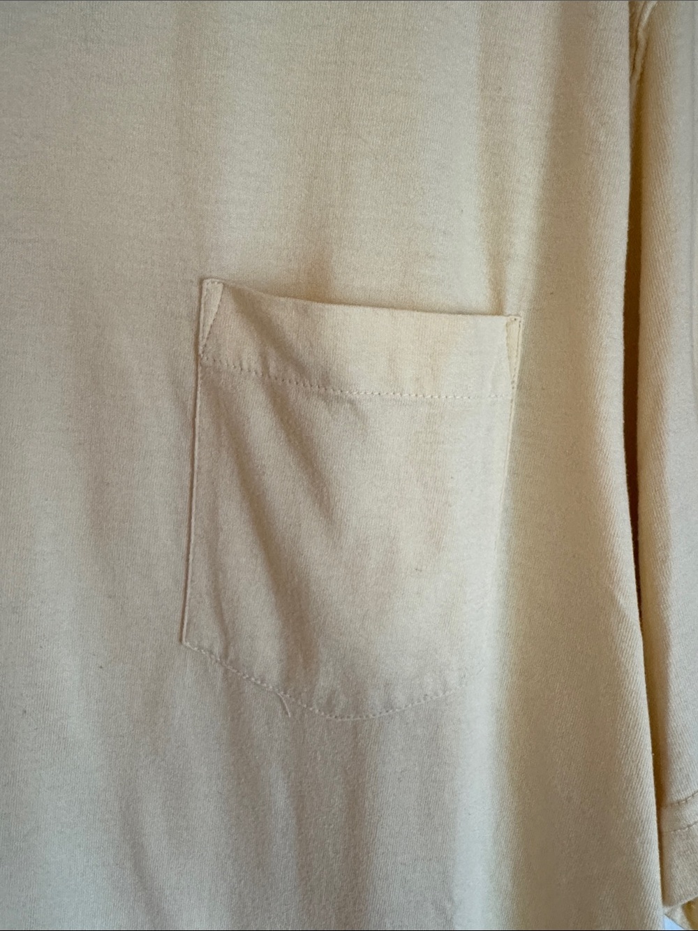EUC Izod Short Sleeve Pocket Tee in Pale Yellow with Gray Accent Size L - Picture 4 of 8